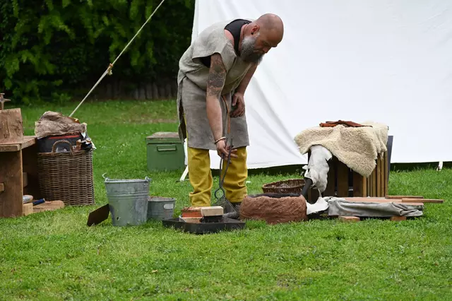 Bronzegießer Charly Burkhardt    beim Museumsfest Terra Sigillata Museum Rheinzabern 2025 | Foto: Andrea Abt
