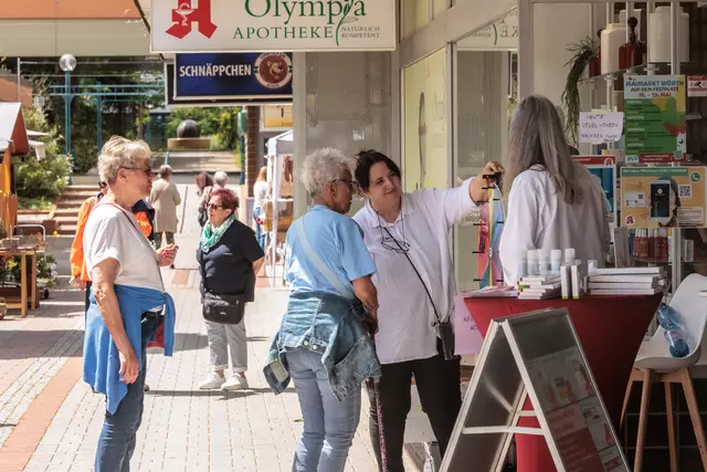 Verkaufsoffener Sonntag mit Gewerbeschau im Dorschbergzentrum  - Sonntag auf dem Maimarkt Wörth | Foto: Paul Needham