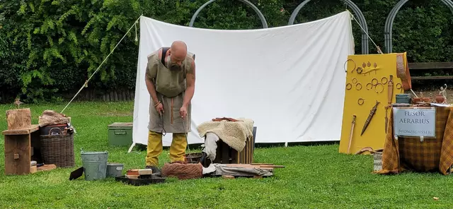 Bronzegießer Charly Burkhardt    beim Museumsfest Terra Sigillata Museum Rheinzabern 2025 | Foto: Andrea Abt 