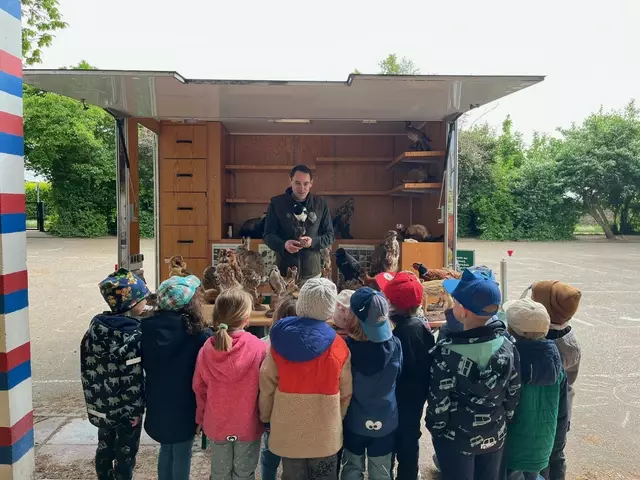 Erlebnisschule Wald und Wild mit Jäger Frank Allein im Kindergarten Duttweiler | Foto: Allein