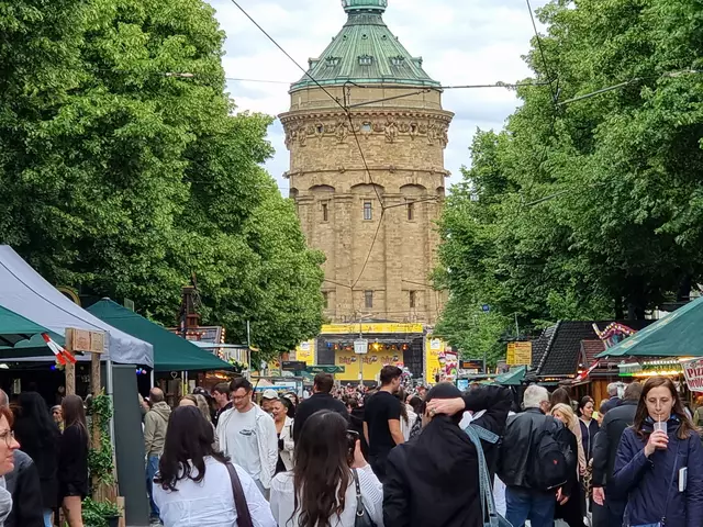 Die VTM Mannheim Bühne am Wasserturm  | Foto: BAS