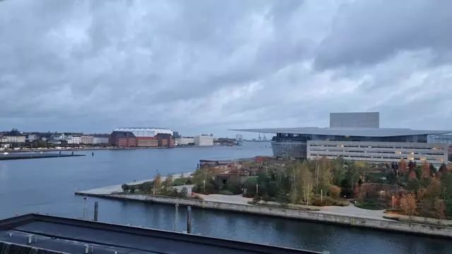 Exponierte Lage der auch architektonisch interessanten Königlichen Oper am Rande von Paper Island - übrigens mt eigener Landestelle und einer schönen Parkanlage | Foto: © www.jowapress.de