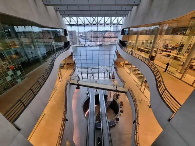 Immer mit Wasserblick: Königliche Bibliothek | Foto: © www.jowapress.de