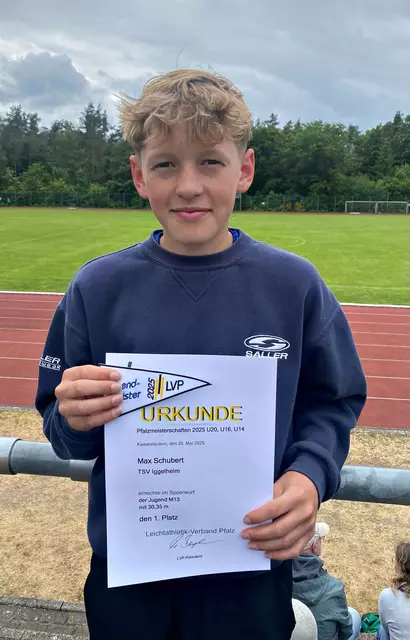 Max mit seinem Pfalzmeisterwimpel | Foto: Laura Schubert