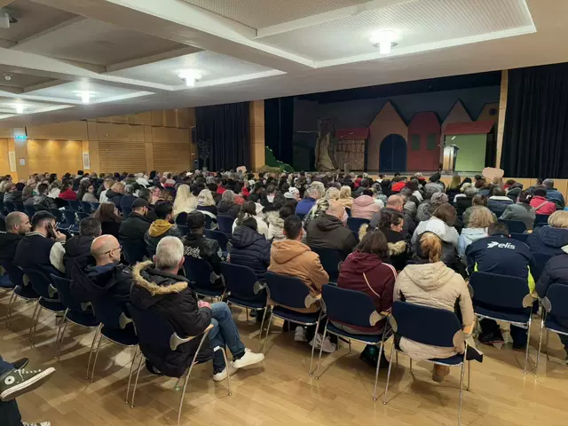 In einer Mitgliederversammlung gab Elis seinen Mitarbeitern eine Jobgarantie.  | Foto: Elis