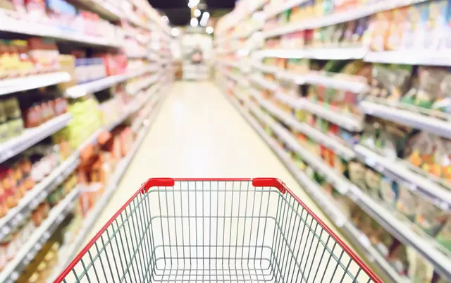 Der Drogeriemarkt dm ruft Cashewmus Himbeere im 250 Gramm Glas zurück; das Produkt könnte Salmonellen enthalten - Symbolbild | Foto: Piman Khrutmuang/stock.adobe.com