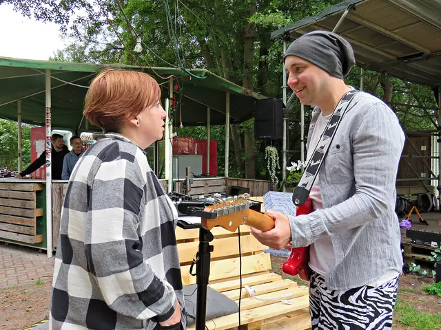 Michaela Bodes und Julian Thome: Arbeitsbesprechung | Foto: Brigitte Melder