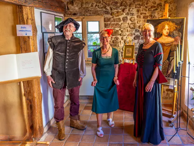 Historische Kleidung zur Vernissage "Liselotte von der Pfalz" | Foto: Johann-Peter Melder