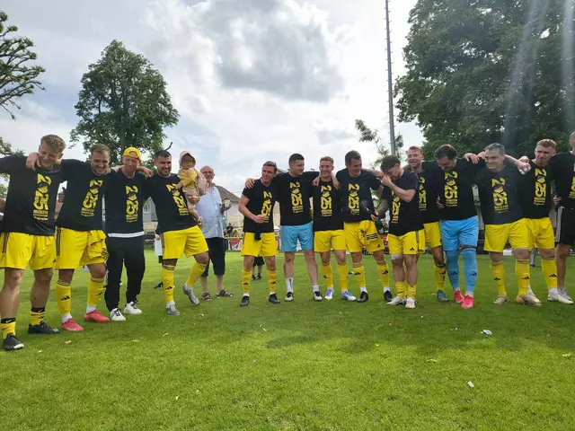 Der FV Dudenhofen ist nach Heimsieg neuer Verbandsliga-Meister | Foto: Achim Riess