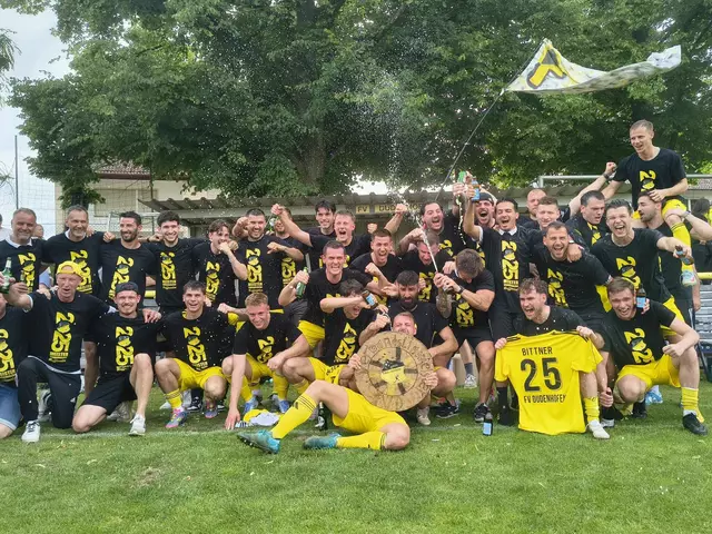 Der FV Dudenhofen ist nach Heimsieg neuer Verbandsliga-Meister | Foto: Achim Riess