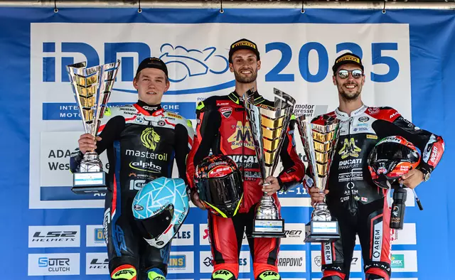Lukas Tulovic (Mitte) gewann in Oschersleben sein erstes Superbike-Rennen | Foto: Marcel Uhlmann