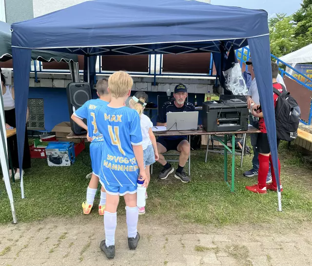 Zwischenresultate am Stand der Turnierleitung | Foto: Aljoscha Kertesz