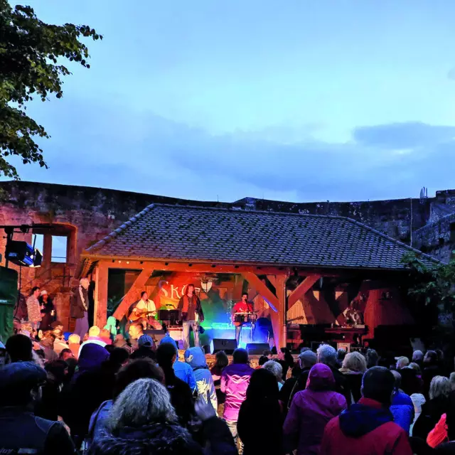 Die Band Skye bei einem ihrer frühereren Konzerte auf Burg Landeck | Foto: Landeckverein