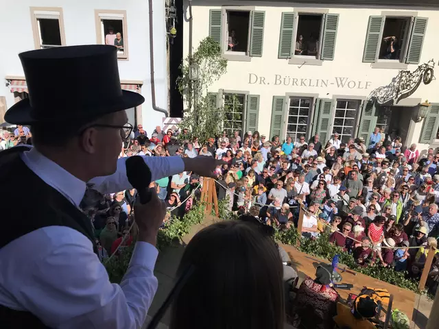 Die historische Geißbockversteigerung zählt zu den ältesten gelebten Brauchtümern in Rheinland-Pfalz. | Foto: Tourist Information Deidesheim/Michael Wendler