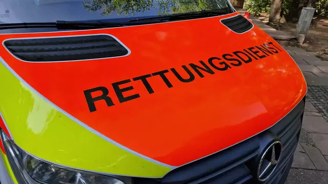 Der 59-jährige Mann musste mit einem Rettungswagen ins Krankenhaus gebracht werden | Foto: Ralf Vester