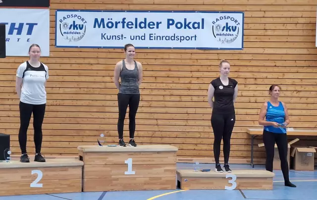 Sabine Lickes (rechts) als 4te der Elite | Foto: |LWeller