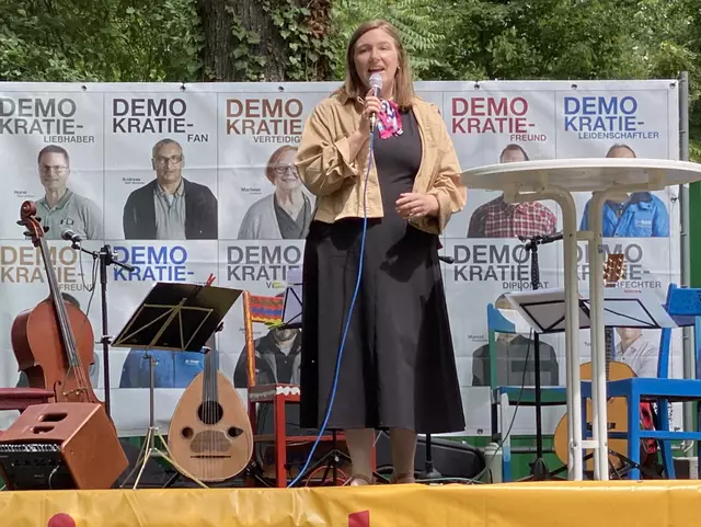Kulturministerin Katharina Binz bei der Eröffnung des Inselsommers 2025 | Foto: ILA21Lu / Hans-Uwe Daumann