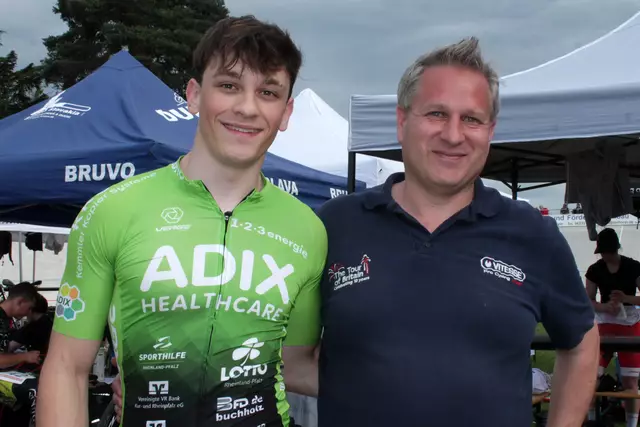 Bahnsprinter Luca Spiegel (links) aus Landau mit Andreas Gensheimer  | Foto: Michael Sonnick