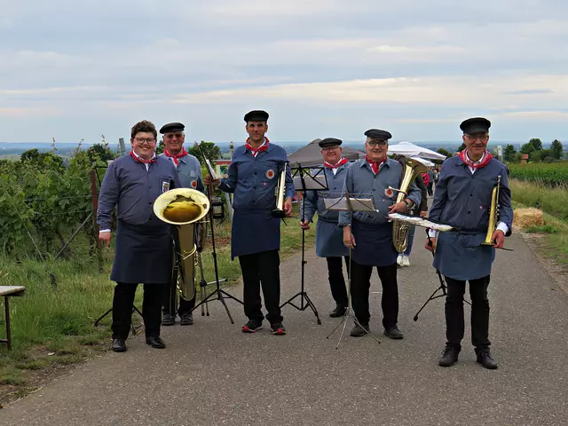 Da sind sie wieder, diesmal mit Instrumenten | Foto: Brigitte Melder