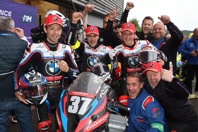 Starker 2. Platz für das BMW Werksteam beim WM-Lauf in Spa-Francorchamps.  | Foto: moto - foto 