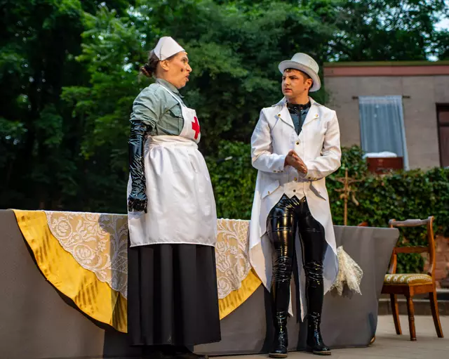 Oberschwester Janet(Cornelia Buntschuh) Dr.Sewart(Florian Wilhelm)  | Foto: Wolfgang Neuberth