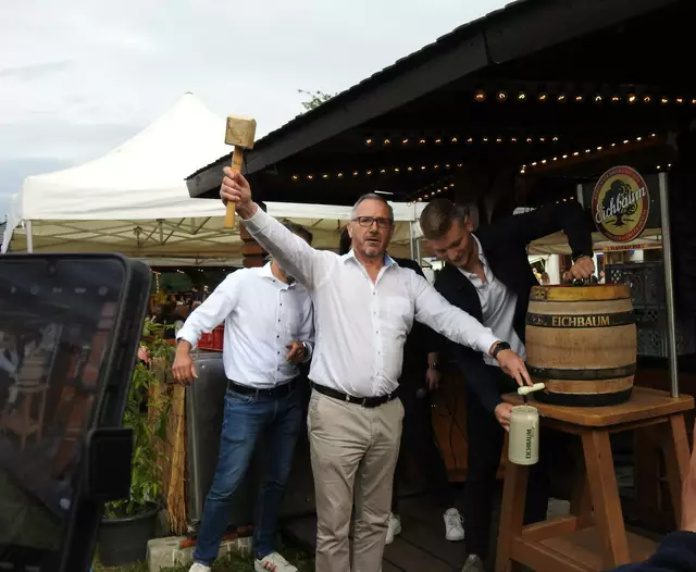 Zur Eröffnung des Pfingstmarktes - Fassanstich durch Bügermeister Marcus Schaile | Foto: Danner/gratis