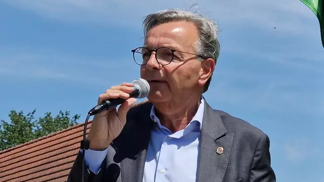 FCK-Aufsichtsratsvorsitzender Rainer Keßler ließ die Karriere von Ronnie Hellström und dessen Zeit bei den Roten Teufeln Revue passieren | Foto: Ralf Vester 