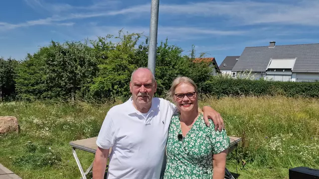 Veronica Hellström Arm in Arm mit einer weiteren Torwart-Legende des FCK, Sepp Stabel, der einst der Stellvertreter bzw. Herausforderer von Ronnie Hellström war | Foto: Ralf Vester 