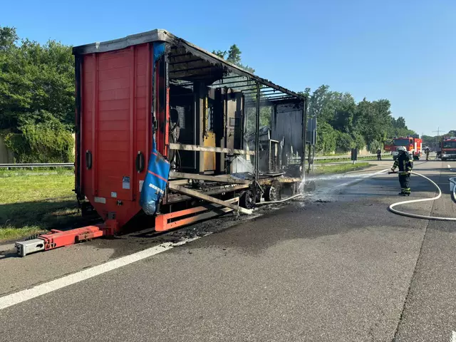 Die B9 Richtung Ludwigshafen blieb bei Speyer-West stundenlang gesperrt, was im Feierabendverkehr zu starken Verkehrsbeeinträchtigungen führte | Foto: Stadt Speyer/Brand- und Katastrophenschutz