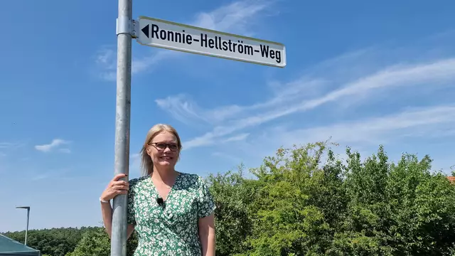 Veronica Hellström war es eine große Ehre, die Würdigung ihres Vaters zu enthüllen | Foto: Ralf Vester 