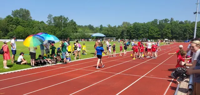 Volles Sportstadion in Offenbach | Foto: Rudi Birkmeyer