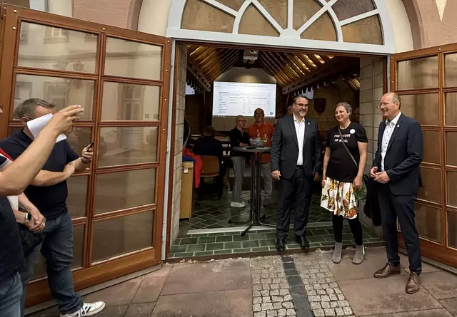 Oberbürgermeister Marc Weigel, Kandidatin Steffi Karbach und Bürgermeister Stefan Ulrich. | Foto: Stadt Neustadt