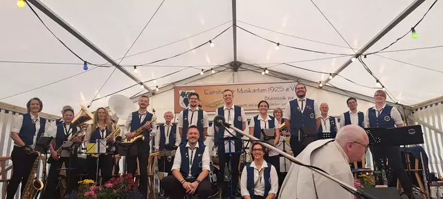 Vorm Gottesdienst  | Foto: Nicole Peschke 