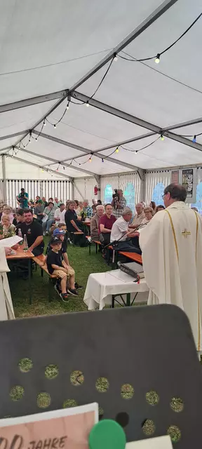 Während des Gottesdienstes | Foto: Nicole Peschke 