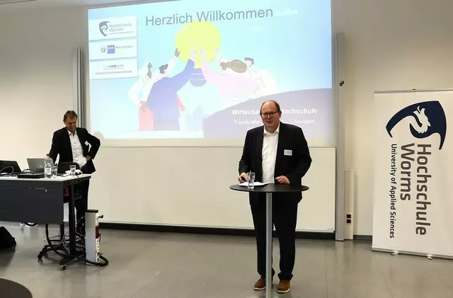 Gemeinsam gingen die Hochschule Worms und die IHK für Rheinhessen die Fragen zur Fachkräftegewinnung in einem spannenden Workshop an der Hochschule an.  | Foto: Dorothea Hoppe-Dörwald