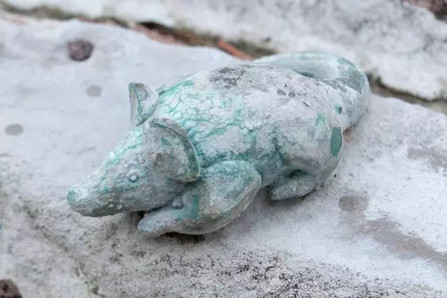 Ein Mäuschen vor der Reinigungsaktion ...  | Foto: Prot. Dekanat LU/Wagner 