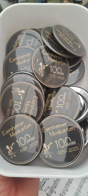 Jubiläums-Buttons als Geschenk | Foto: Nicole Peschke 