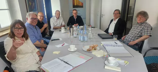 Bi im Gespräch mit Bundestagsabgeordneten Thomas Gebhart, dem Landtagsabgeordneten Florian Bellaire und Hagenbachs Bürgermeister Christian Hutter  | Foto: Nevill/gratis