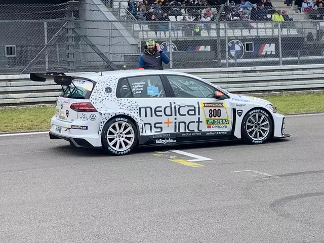 Der VW Golf am Start beim 24-Stunden-Rennen auf dem Nürburgring | Foto: Michael Sonnick