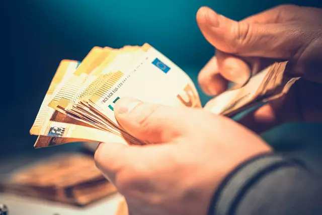 Die Durchsuchungen erfolgten auf Grundlage umfangreicher Vorermittlungen, insbesondere zur Aufklärung der Firmenstrukturen und Zahlungsflüsse | Foto: Tomasz Zajda/stock.adobe.com