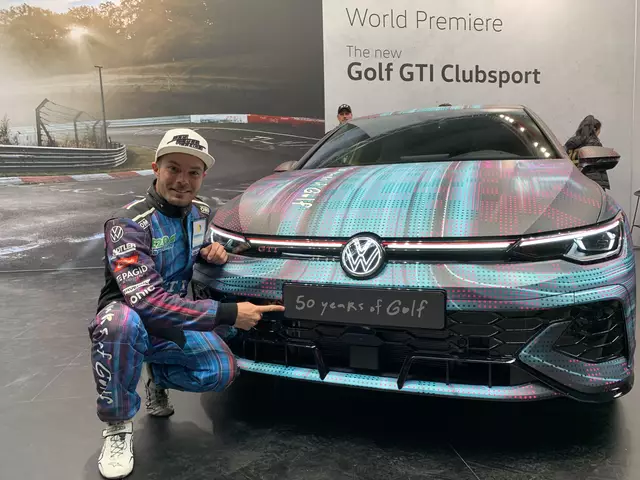 Rennfahrer Benny Leuchter fuhr mit dem VW Golf GTI eine Rekordrunde auf der Nordschleife vom Nürburgring | Foto: Michael Sonnick
