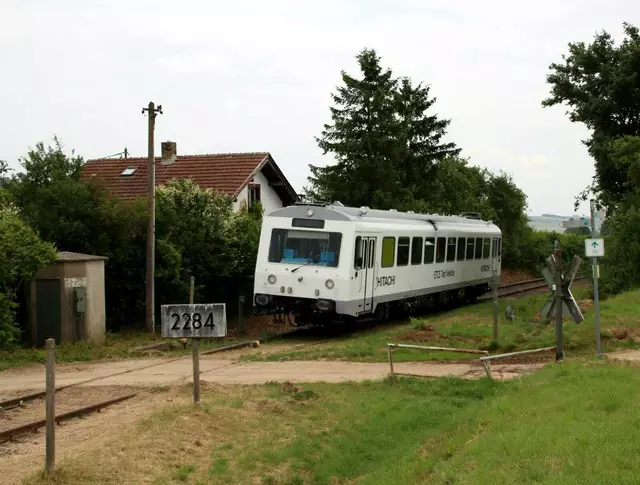 Das Unternehmen HITACHI befuhr mit einem Triebwagen der Bauart NE 81 die Strecke, um sie auf ihre digitale Bahnfunk-Versorgung (GSMR) zu überprüfen | Foto: Förderverein Eistalbahn e.V.