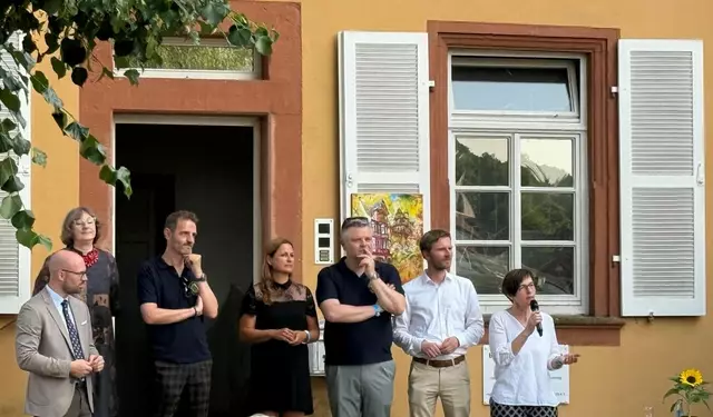 Bei der Spendenübergabe in Jägersburg: Vertreterinnen und Vertreter des Lions Clubs Landstuhl sowie des Ronald McDonald Hauses Homburg begrüßen die Gäste und danken für die Unterstützung des Flying Dinner 2025. | Foto: Lions-Club Landstuhl