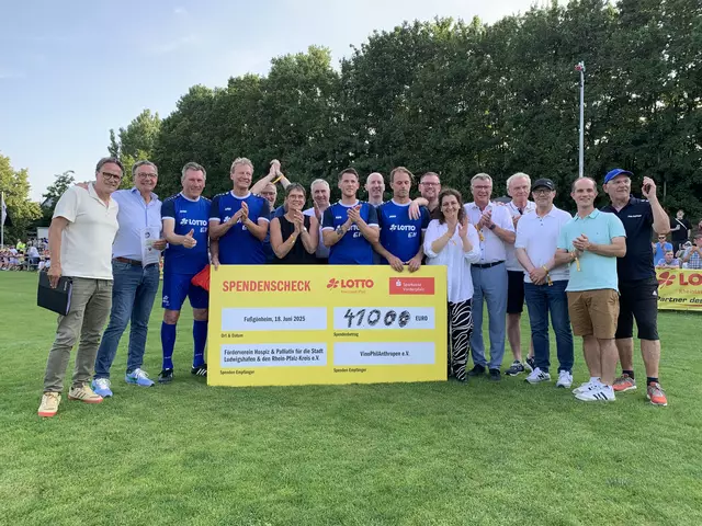 Das Fußballspiel der Lotto-Elf in Fußgönheim war ein voller Erfolg | Foto: Michael Sonnick