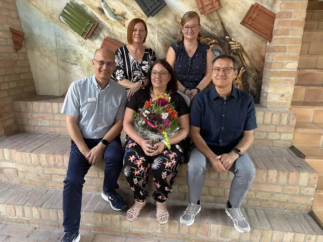 Von links: Bürgermeister Karl Dieter Wünstel, Sybille Glittenberg (Personalreferentin), Andrea Färber, Nina Bannack (Personalratsvorsitzende), Norbert Bauer (stellv. Abteilungsleiter Fachbereich Zentrale Dienste) | Foto: VG Jockgrim