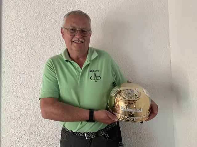 Steffen Schneider vom MSC Altrip mit dem Goldhelm | Foto: Michael Sonnick