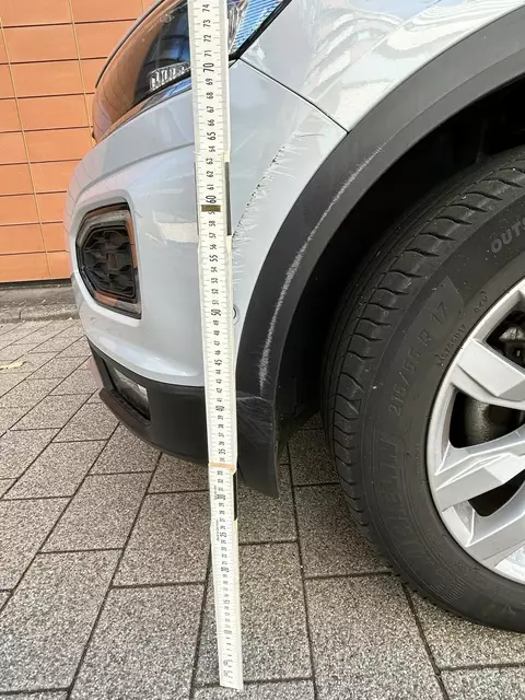 Es entstand ein beträchtlicher Schaden am vorderen linken Kotflügel sowie an der Stoßstange des Fahrzeugs | Foto: Polizeidirektion Pirmasens