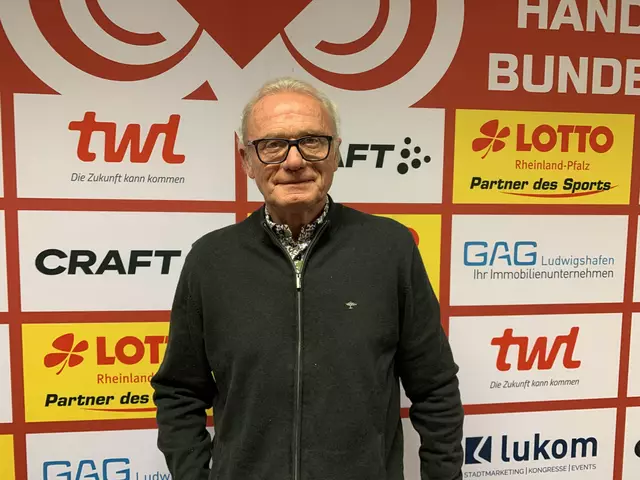 Fußball-Europameister Hans-Peter Briegel trainiert die Lotto-Elf | Foto: Michael Sonnick