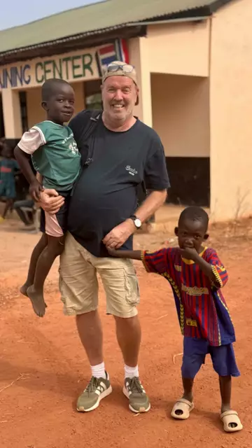 Helmut - immer umringt von Kindern | Foto: Andrea Sprengart