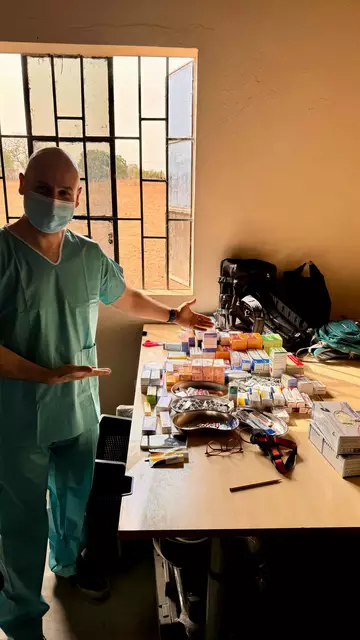 Tufan hat nochmal Medizin nachgekauft | Foto: Andrea Sprengart